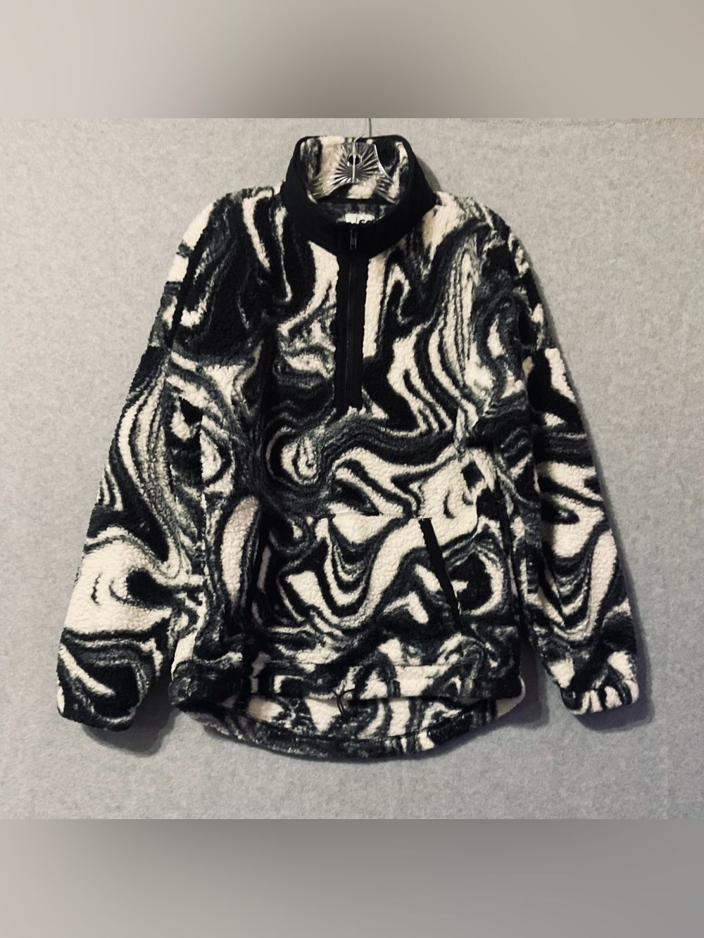 SO Women's  Black & White Swirl Fleece Pullover Jacket SZ S